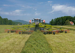 Andaineurs rotatifs Claas Liner 4700 Trend 