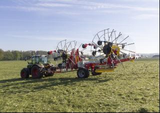 Andaineurs rotatifs Pöttinger Top 1252 C 