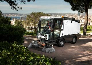 Équipement maintenance  estival Balayeuses de rue Balayeuses compactes Bucher-Schörling C202