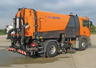 Équipement maintenance  estival Balayeuses de rue Camions balayeuses Schmidt SK 700