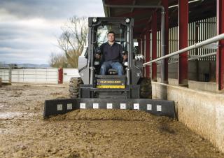 Chargeurs compacts New Holland L220