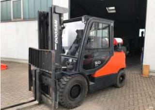 Chariots élevateurs frontaux à gaz Doosan G50SC-5