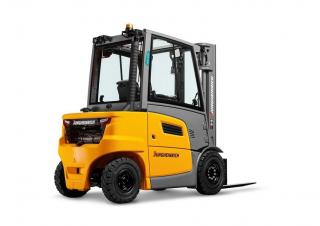 Chariots élevateurs frontaux diesel Jungheinrich DFG 425s 