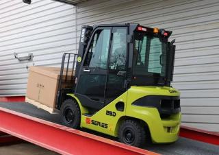 Chariots élevateurs frontaux diesel Clark S 25 D