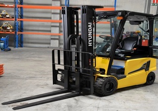 Chariots élevateurs frontaux  electriques Hyundai 16B-9F