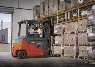 Chariots élevateurs frontaux  electriques Toyota 9 FBM 25T 