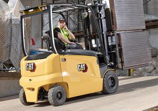 Chariots élevateurs frontaux  electriques Caterpillar EP35AN