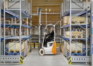 Chariots élevateurs frontaux  electriques Still RXE 13