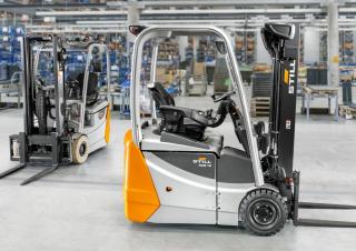 Chariots élevateurs frontaux  electriques Still RXE 15