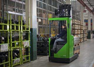 Chariots élévateurs pousseurs électriques Cesab R 216