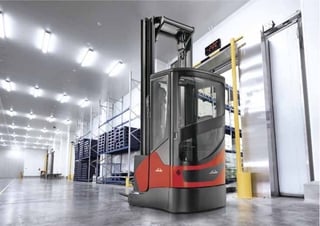 Chariots élévateurs pousseurs électriques Linde R17X triplex