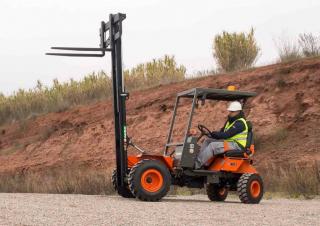 Chariots élévateurs tout terrain Ausa C 11 M