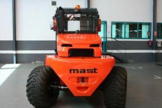 Chariots élévateurs tout terrain Mast Explorer H 40 DA