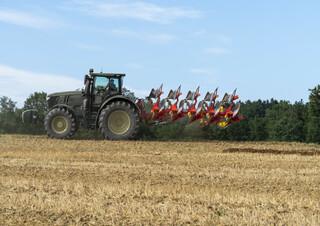 Charrue Pöttinger Servo 4000 P