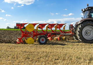 Charrue Pöttinger Servo 4000 P