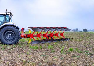 Charrue Pöttinger Servo 4000