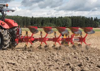 Charrue Pöttinger Servo 45 M plus