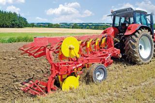 Charrue Pöttinger Servo 45 plus