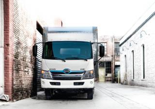 Camions Chassis Hino 300 614 AT SWB 4x2
