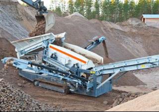 Installation de criblage mobile Metso Lokotrack ST2.4