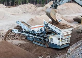 Installation de criblage mobile Metso Lokotrack ST2.4