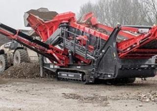 Installation de criblage mobile Sandvik QE442 FFMS