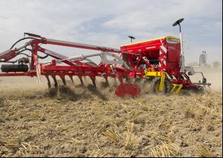 Cultivateurs Pöttinger Synkro 3030 nova
