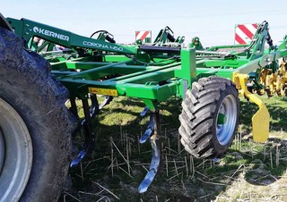 Cultivateurs Kerner Corona C 450 Üm