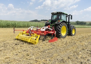 Cultivateurs Pöttinger Synkro 3530