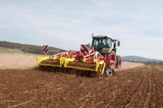 Cultivateurs Pöttinger Synkro 4030 K