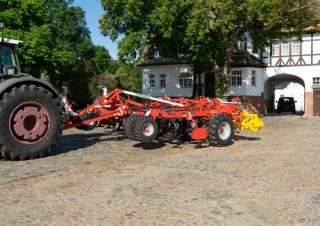 Cultivateurs Pöttinger Terria 6030