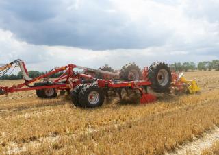 Cultivateurs Pöttinger Terria 6030