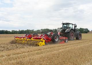 Cultivateurs Pöttinger Terria 6030
