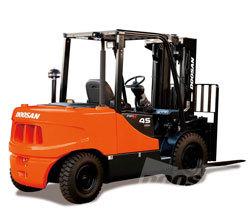 Chariots élevateurs frontaux diesel Doosan D50SC-5