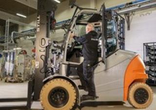 Chariots élevateurs frontaux  electriques Still RX 60-80/900