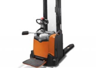 Gerbeurs de palettes Gerbeurs à conducteur accompagnant BT SPE 160 L
