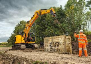 Excavatrice sur chenilles JCB 245XR