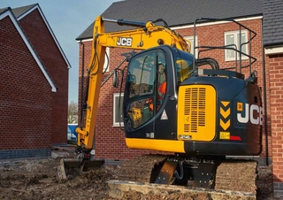 Excavatrice sur chenilles JCB JZ140