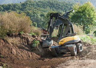 Excavatrice sur pneus Mecalac 12 MTX