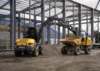 Excavatrice sur pneus Mecalac 12MTX