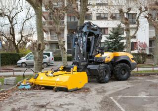 Excavatrice sur pneus Mecalac 12MTX