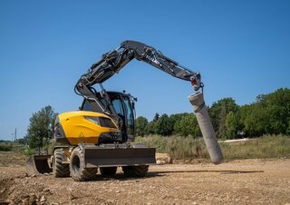 Excavatrice sur pneus Mecalac 15MWR