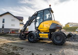 Excavatrice sur pneus Mecalac 9MWR