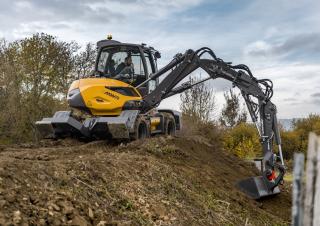 Excavatrice sur pneus Mecalac 9MWR
