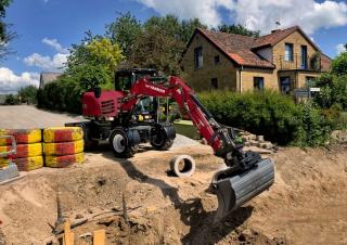Excavatrice sur pneus Yanmar B75W TPA 