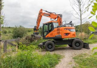 Excavatrice sur pneus Doosan DX165WR-7