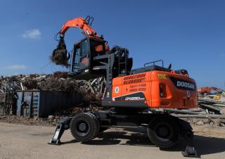 Manipulateurs de matériaux Doosan DX250WMH-5