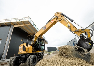 Excavatrice sur pneus Caterpillar M317