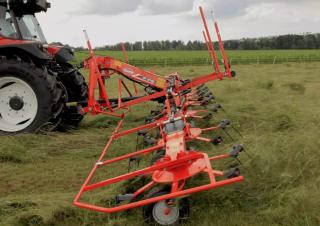 Faneuses rotatives Kuhn GF 8700