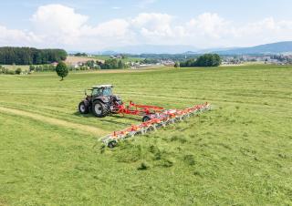 Faneuses rotatives Pöttinger Hit HT 13120